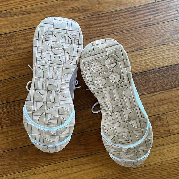 Nike women’s running shoes - 8.5 - Picture 3 of 4